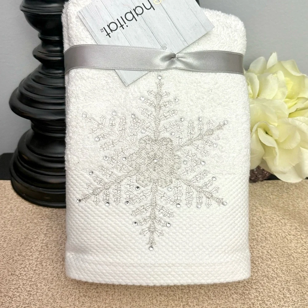 NWT Set of 2 Shimmering Rhinestone SNOWFLAKE Turkish Bathroom Hand Towels